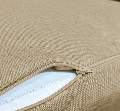 Ensemble de 2 coussins beige pour fauteuils et canapés, effet lin, déhoussables, dimensions 50x50 cm, pour assise et dossier.