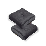 Deux poufs en velours gris foncé de 54x54 cm, épais de 18 cm, pour un confort intérieur élégant.