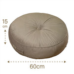 Deux poufs ronds en velours gris clair de 60 cm de diamètre, avec poignée, pour intérieur, par Deco-arts.fr.