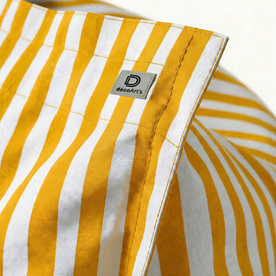 Détail tissu pouf jaune