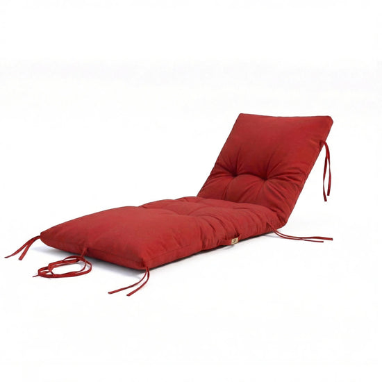 Matelas rouge piment 185x55 cm en situation extérieure