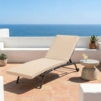 Matelas bain de soleil beige 185x60 cm, déhoussable et imperméable, pour transat, design élégant et confortable.