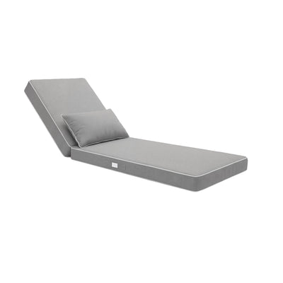 Matelas gris clair 190x60 cm en situation extérieure