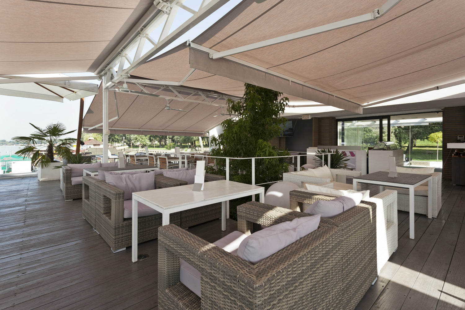 Le Configurateur Deco Arts : La Simplicité du Sur Mesure pour Vos Coussins de Jardin