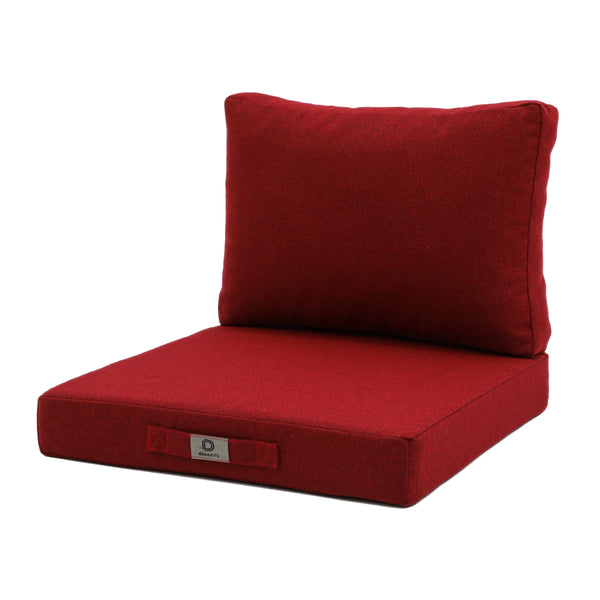 Coussin rouge bordeaux 60x60 cm en situation extérieure