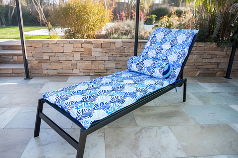 Set di cuscini per poltrona lunga e cuscino 195x60x5 cm e 45x18 cm con motivo a foglie blu