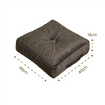 Deux poufs en velours gris foncé 40x40 cm avec épaisseur de 14 cm, parfaits pour décoration intérieure chaleureuse.