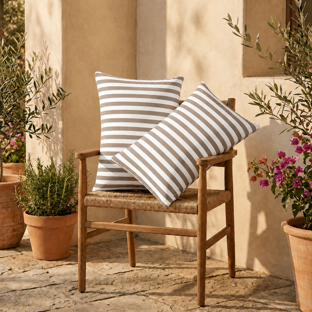 Set di 2 Cuscini Decorativi da Giardino 60x35 cm Righe Beige