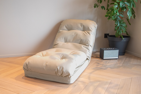 Poltrona trasformabile con schienale regolabile in 6 posizioni Beige