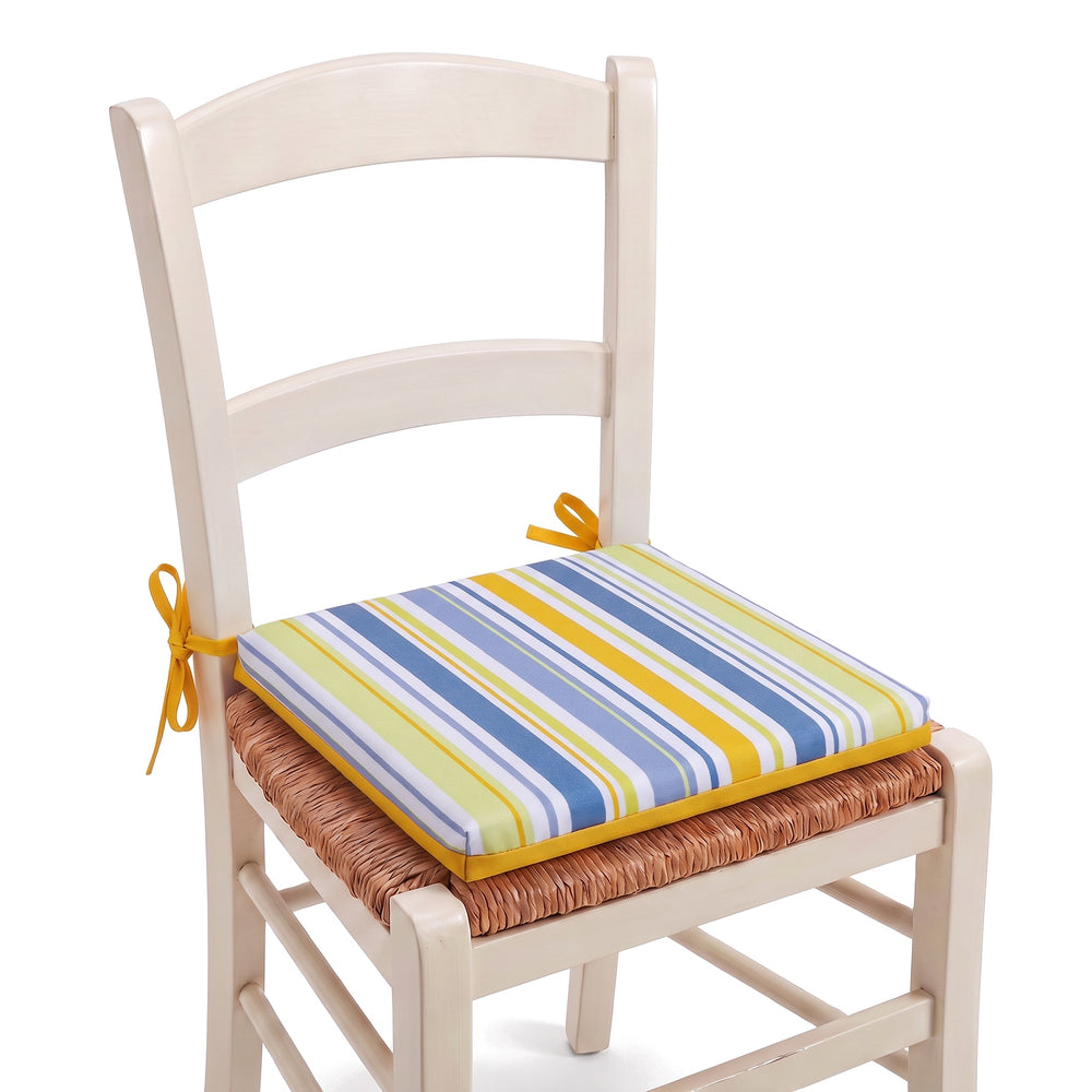 Cuscino per sedia 35x35 Motivo Righe Solari legato a una sedia