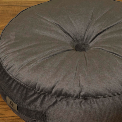 Deux poufs ronds en velours gris foncé de 50 cm de diamètre, design doux avec poignées, pour intérieur, par Deco-arts.fr