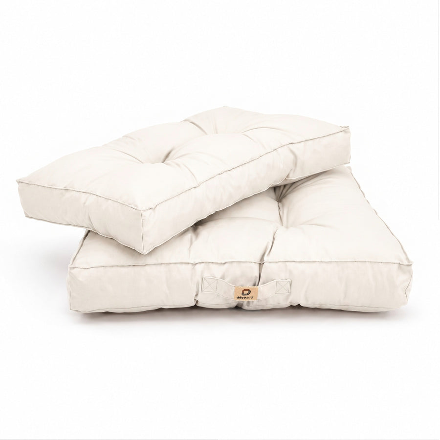 Set cuscini trapuntati 50x50 Bianco Sporco, cuscini impilati con maniglia ed etichetta décoArt's