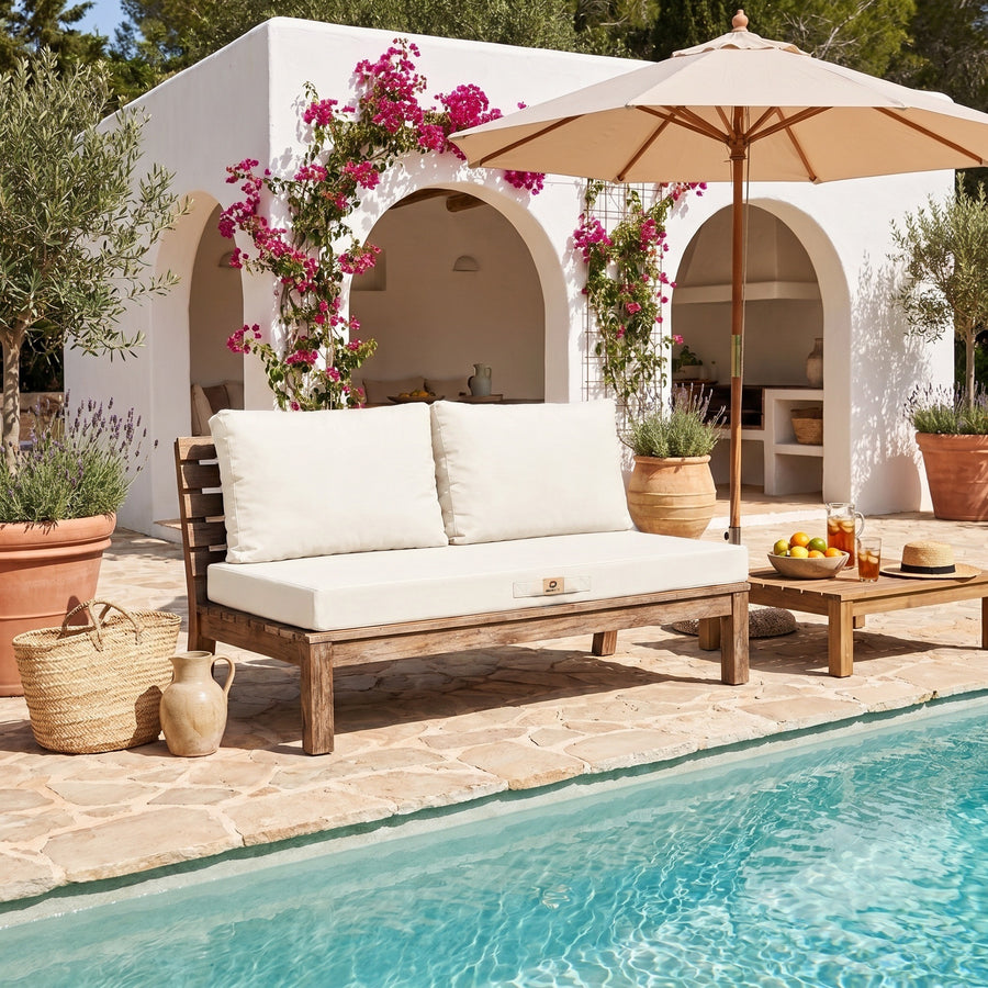 Set cuscini salotto da giardino 120x60 Bianco Sporco su una panca in legno a bordo piscina