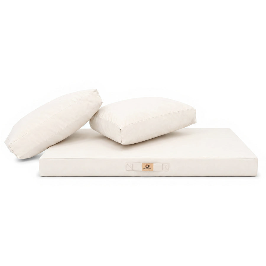Cuscini 120x60 Bianco Sporco impilati, con maniglia ed etichetta décoArt's